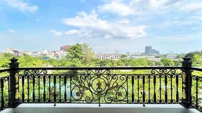 Hiếm! ngay phố Trịnh Công Sơn, nhà mới ô tô đỗ cửa 1n1k full nội thất