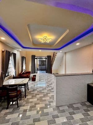 Nhà đẹp hẻm xe hơi ,gần chợ Thủ Đức ,sát PVD ,60M2