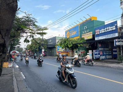 Cho thuê tòa nhà mới đẹp MT Tỉnh Lộ 10, 6.5x50m NH 9.3m,5 tấm,100 tr