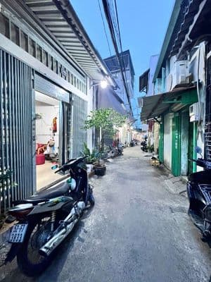 Cho thuê nhà đường Phạm Hùng C2 DT.4m×12m } 1 Lững 3 Phòng 1 toilet