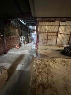 cho thuê nhà xưởng dt 250m2 .