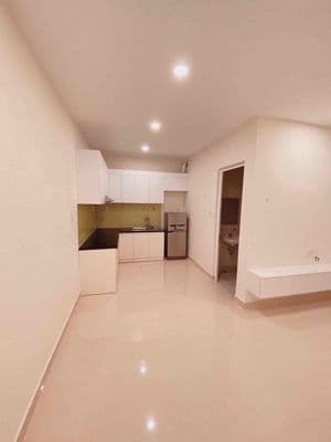 Cho thuê 2pn 2wc nhà trống 7tr; 2 máy lạnh 7tr5; full nt 8tr