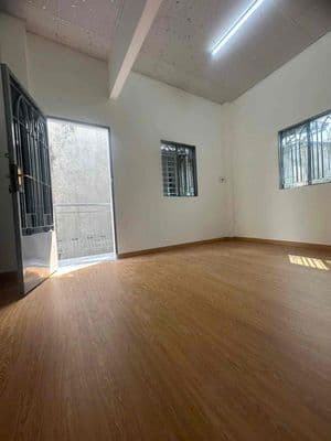 Nhà ngay chợ Thủ Đức vừa sửa lại cần bán