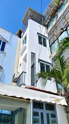 Ô TÔ ĐỖ CỬA, Ô TÔ ĐI THÔNG 2 ĐẦU, SÂN 5M, 4 TẦNG BTCT 3 PHÒNG NGỦ 3WC