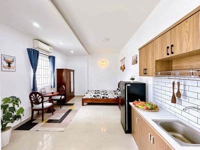 Căn Hộ BanCol_ Thang Máy_Mặt tiền Thành Thái Q10_Giữ Phòng tới T7