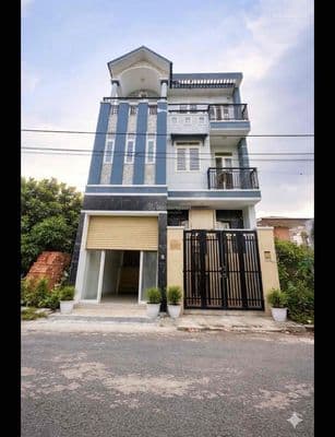 Nhà 2 lầu 4 phòng ngủ có gara xe hơi P.Long Trường