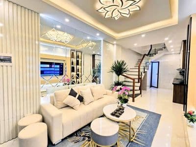 Lô góc Hoàng Quốc Việt, 35m ra ô tô, ngõ thông KD, 2 thoáng, tặng NT