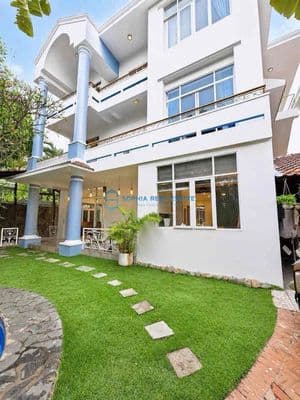 CHO THUÊ VILLA QUỐC HƯƠNG 432m2 đất , 3 tầng 6PN, full nội thất