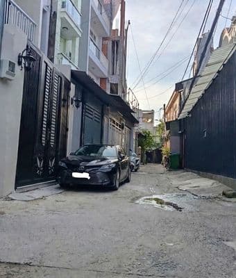 GẤP 86m2 x 2 Tầng (ngang lớn) - XE HƠI đậu cửa, Ngay ngã tư Phú Nhuận