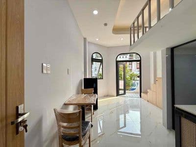 Duplex ban công full nội thất ngay khu Etown - Bàu Cát cho nui pet