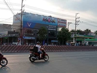 bán nhà 50m2 gần chợ Phú Phong