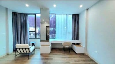 Vị trí đẹp, ngay sát mặt phố Ngọc Thụy, giao thông thuận tiện, kết n