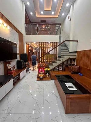 nhà đúc lửng nguyễn văn quá đông hưng thuận Q12 dt: 55m2