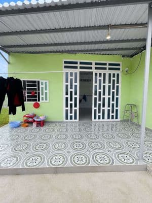 nhà giáp Hóc Môn giá 350 triệu 60m2