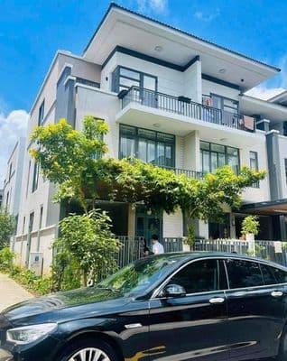 Nhà Nguyên Căn Gần Quận 7 Ban Công - Trong Khu Biệt Thự LaViLa