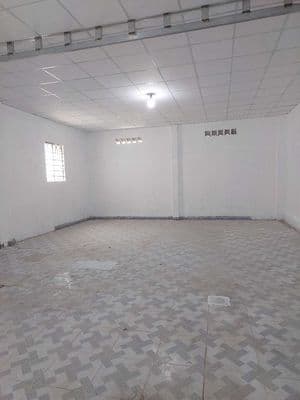 Cho thuê nhà 8×32 - gần chợ đầu mối - hocmon – giá: 13 triệu.