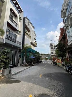 bán nhà phố Phú Hồng Đạt giảm giá