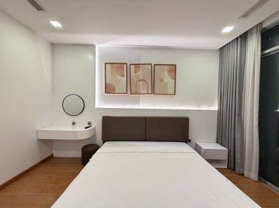 Gia đình cần bán căn hộ Vinhomes central Park 3PN 105m2 Giá 13.75 tỷ