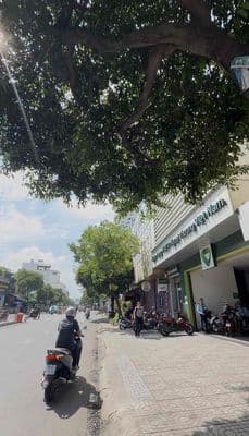 MẶT TIỀN GẦN VIETCOMBANK NGUYỄN SƠN DT 42M2 CHỈ 7.x TỶ