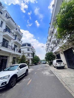 BÁN GẤP NHÀ 4 tầng. Đang cho thuê 22tr. đường 12m khu dân cư đồng bộ