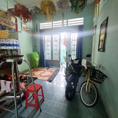 Bán gấp nhà bế vaqn đàn Gần bênh viện thủ đức sổ hồng riêng53m hẽm oto