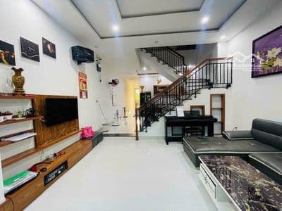 Cho thuê nhà 3 tầng FULL nội thất đường 5,5m gần chợ Hoà Xuân