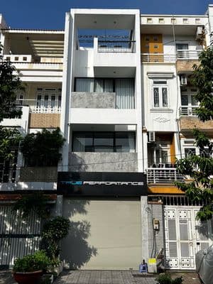 Nhà đẹp 320m2 hầm 4 lầu đường lớn ngay gần công viên cao đức lân