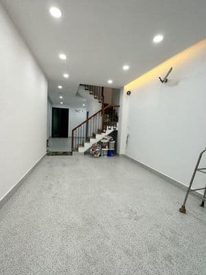 Mặt tiền có lề đường! Mặt bằng 3.5x15 trống suốt -k/doanh-cty- V.phòng