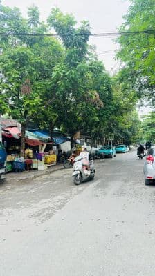 bán nhà lô góc tại HOÀNG QUỐC VIỆT mặt tiền rộng