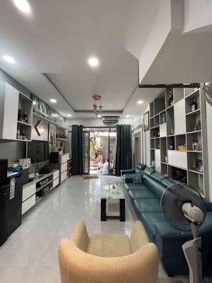 nhà BTCT đường cây Trâm thông Phạm Văn Chiêu hẻm xe hơi có sân rộng