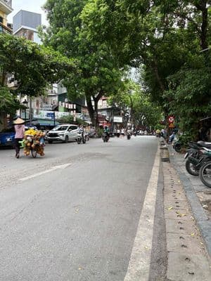 CHO THUÊ NHÀ MẶT TIỀN PHỐ CỔ – 3 TẦNG - DT 14M – VỈA HÈ SIÊU RỘNG