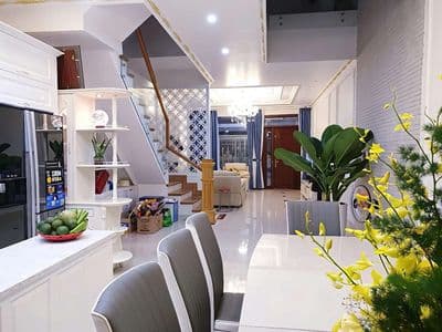 Siêu phẩm nhà 3 tầng đường Núi Thành chỉ hơn 1x tỷ.