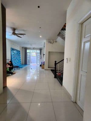 BIỆT THỰ SÂN VƯỜN 8 PHÒNG ĐƯỜNG XE TẢI