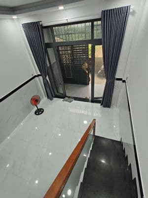 NHÀ MỚI ĐẸP GẦN CHỢ HIỆP BÌNH, 2 TẦNG 4PN 10TR/THÁNG, Ở GĐ, LÀM VP