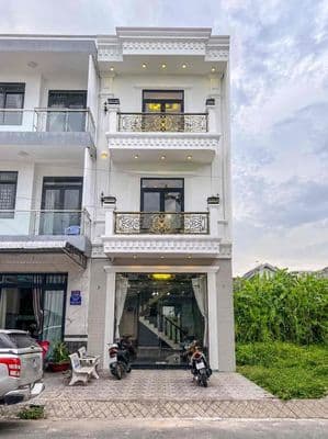 Nhà 1 trệt 2 lầu Giá tốt - Đường D6 Khu Dân Cư Hồng Loan 6A