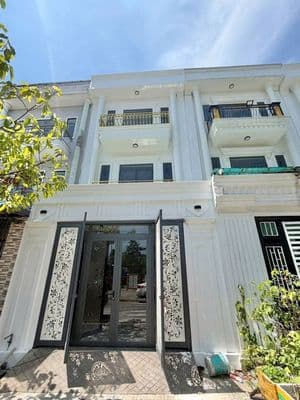 bán nhà Hoàn Công Tân Uyên vị trí đẹp