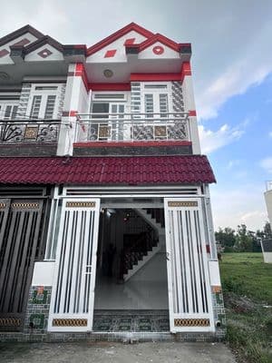 Bán nhanh căn nhà có sổ xây đúc thật 400tr 44m2 giáp Phan Văn Hớn