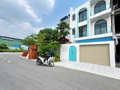 Cho thuê nhà 1 sẹc bình lợi, dt: 6x21m. trệt 2 lầu. 4pn, 4wc