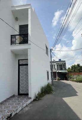 Bán gấp căn nhà lầu đường nhựa ô tô gần khu công nghiệp cầu tràm