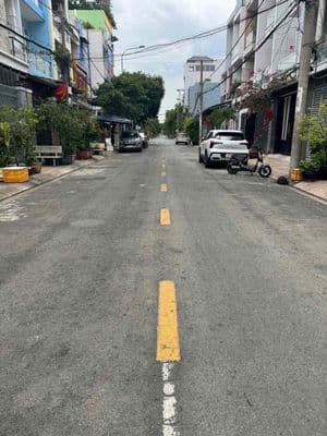 MT Lê Lâm 4x20m 3 lầu 11 tỷ khu dân trí