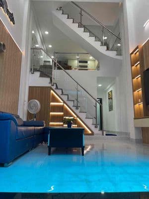 NHÀ 4 TẦNG HẺM XE HƠI NGAY CHỢ HẠNH THÔNG TÂY GIÁ : 6 .95 TỶ .