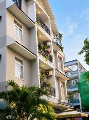 BÁN NHÀ Đ NGUYỂN CHÍ THANH HXH( 4m x 12m x 5 TẦNG ) GIÁ :NHỈNH 7 TỈ TL