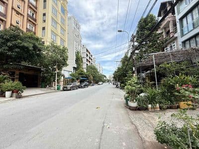Cho thuê nhà phố phạm hữu lầu Q7. Giá :25 tr