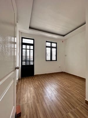 Bán Nhà 2 Tầng Sân Để Xe Rộng, Trần Xuân Soạn Gần Lotte, Sổ Hồng Riêng