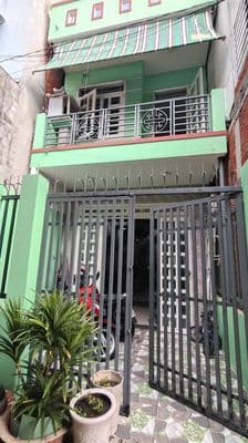 Bán nhà ở 1 trệt 1 lầu, sổ sẵn
