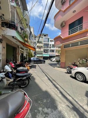 Cho thuê nhà Hẻm 8m Thành Thái, P.12, Q.10 - 4m x 20m. Full nội thất.