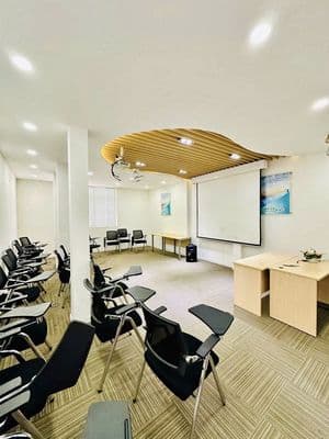 Bán nhà 4lau mặt tiền Phạm Hùng,quận 8,5.5x17m,thuê 40tr/th,KD tốt
