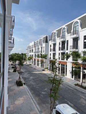 Liền kề 4 tầng view full tiện ích trường liên cấp, TTTM, giá hơn 4 tỷ