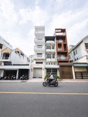 NHÀ MẶT TIỀN 6 TẦNG - CÓ THANG MÁY - MỚI TINH