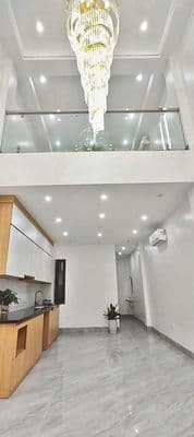 Nhà mới Long Biên, thang máy, lô góc, 45m2, 4 ngủ, 8 tỷ